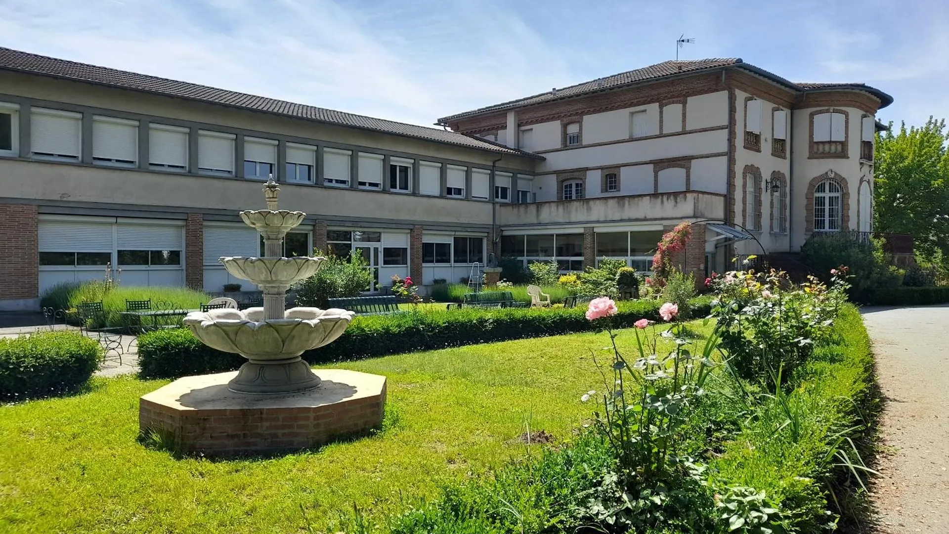 Centre Louis Ormieres Hotel Montauban 0*,